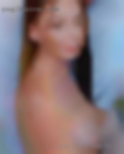 I love a curvy brunette Fort Worth nude with long hair.