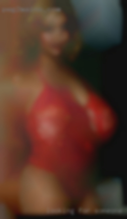 Looking for a threesome Elkins, WV for someone I connect with.